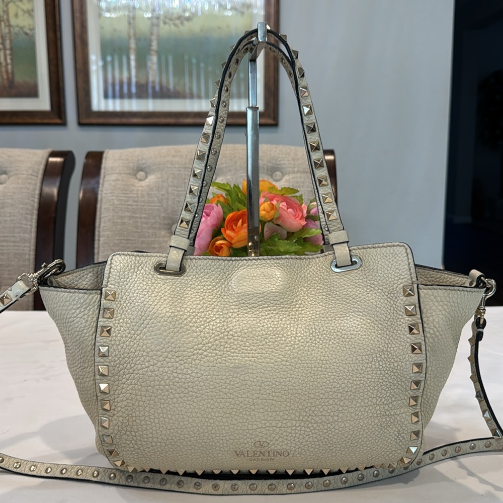 Authentic Valentino Garavani Rockstud pebbled leather bag - Picture 3 of 16